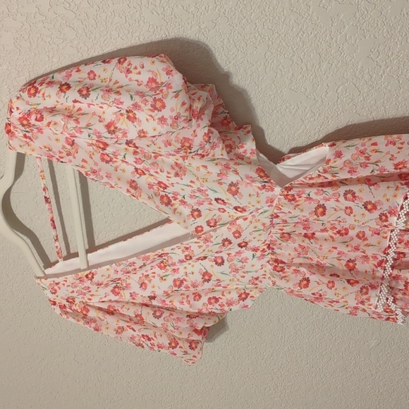 Ever New pink floral v neck tiered mini dress cut out detail - Picture 7 of 14